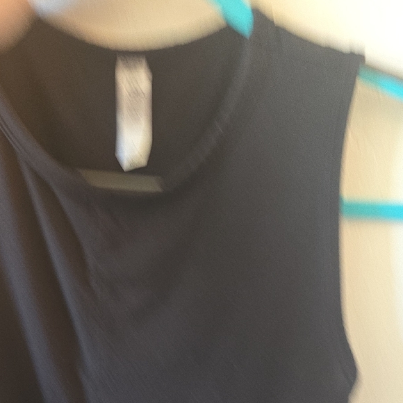 ALO Yoga Black Tank Top - Picture 5 of 6